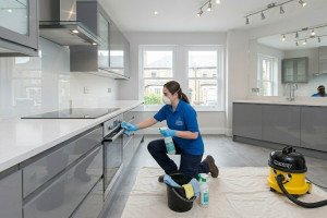 DIY or Professional: Which End of Tenancy Cleaning is Best?